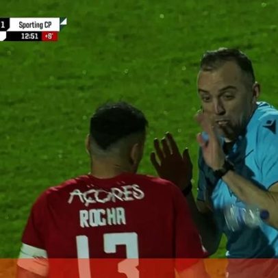 Garrafa lançada na bancada após penálti de João Pinheiro favorecer Sporting