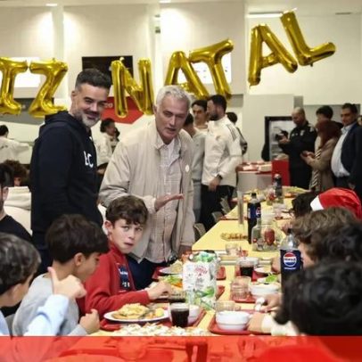Mourinho presente no jantar de Natal da formação do Benfica