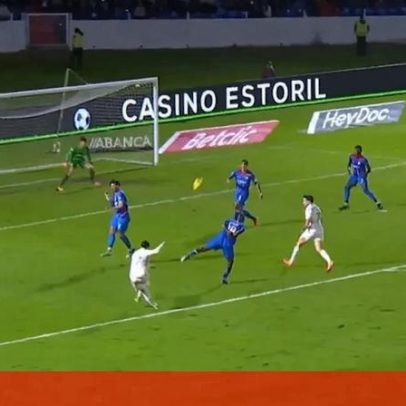 Borja Sainz marca golo de remate em arco ao Alverca; André Gomes não reagiu
