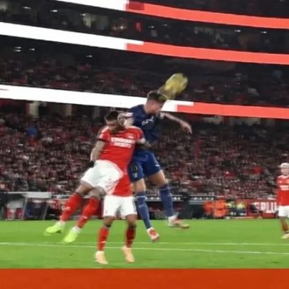 Novas imagens do penálti sofrido por Otamendi no Benfica-Famalicão