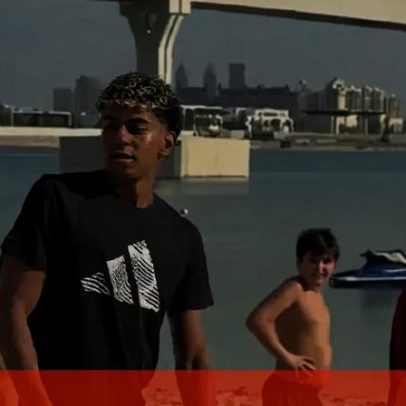 Yamal junta-se a praia nudista em Dubai