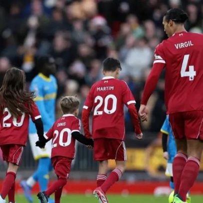 Filhos de Diogo Jota sobem ao relvado antes do Liverpool-Wolverhampton