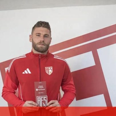 Adeptos do AVS SAD distinguem Tunde de Bertelli