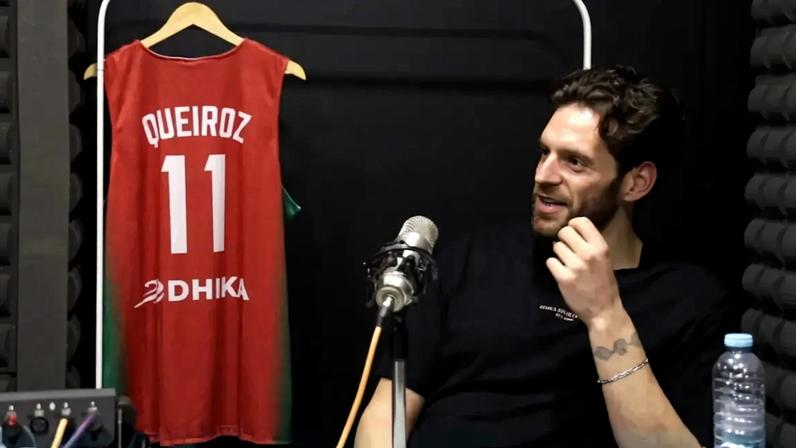 Miguel Queiroz, capitão da equipa de basquetebol do FC Porto e da Seleção Nacional, é o primeiro convidado do 'Dois para um', o podcast conjunto de Record e da Federação Portuguesa de Basquetebol.