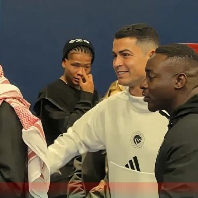 Irmão de Ângelo emocionado ao tirar foto com Cristiano Ronaldo
