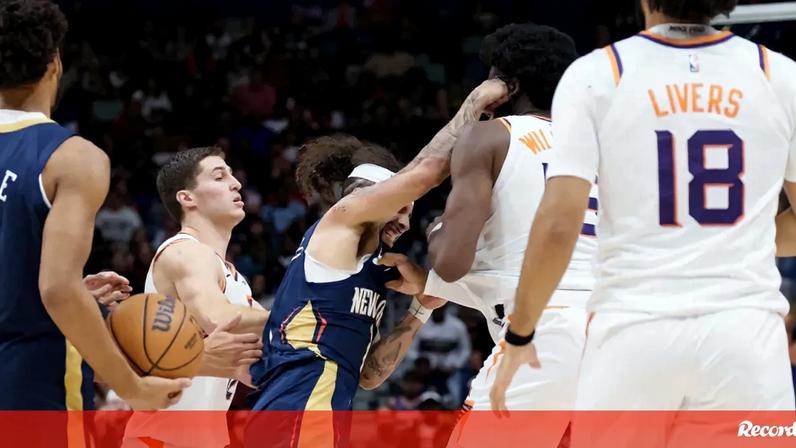 José Alvarado, dos New Orleans Pelicans, e Mark Williams, dos Phoenix Suns, envolveram-se na madrugada deste domingo em cenas de pancadaria num jogo da NBA entre as duas equipas. Depois de um desentendimento, os dois norte-americanos trocaram socos e, antes de serem ambos excluídos da partida, precisaram de ser separados por companheiros e pelos árbitros. Os Phoenix Suns, refira-se, acabaram por vencer o encontro por 123-114.