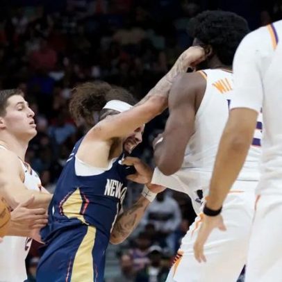Confronto entre José Alvarado e Mark Williams agita jogo da NBA