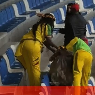 Adeptos do Senegal ajudam a limpar o estádio após nova jornada da CAN