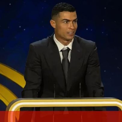 Ronaldo recebe prémio de Melhor Jogador do Médio Oriente