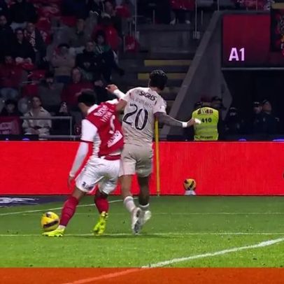 Golo anulado a Dahl que daria 2-3 ao Benfica; árbitro marcou falta de Ríos