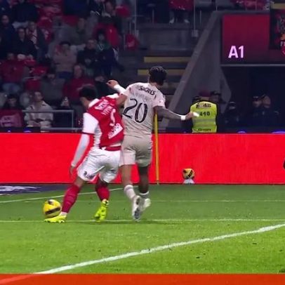 Golo de Dahl anulado no 2-3 do Benfica em Braga por falta de Ríos, protestos