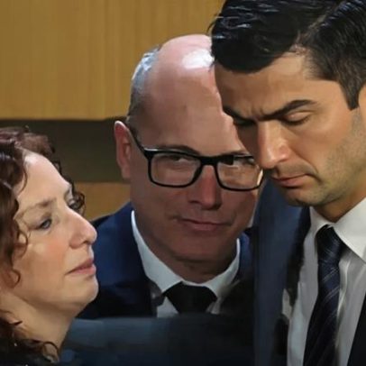 Cristiano Ronaldo cumprimenta os pais de Diogo Jota na gala Globe Soccer Awards