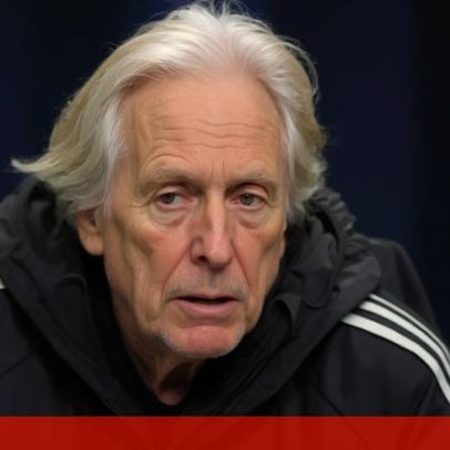 Jorge Jesus reage com tom caricatural na conferência do Al Nassr