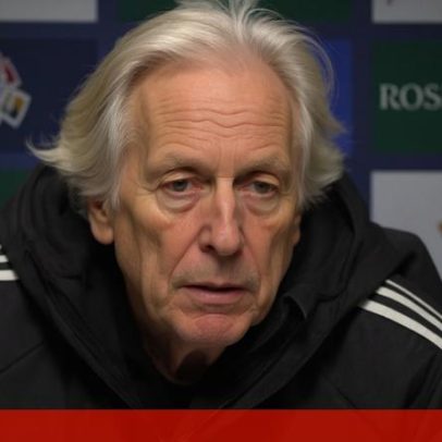 Jorge Jesus responde de forma caricata na conferência do Al Nassr