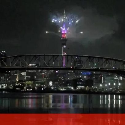 Fogo-de-artifício abre 2026 na Nova Zelândia