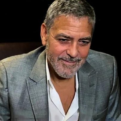 Filha de George Clooney volta a revirar os olhos ao pai