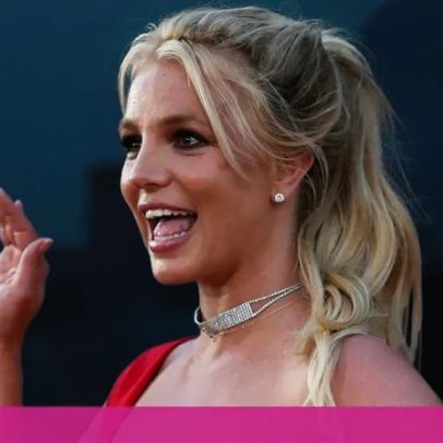 Britney Spears surge em alto mar com homem desconhecido