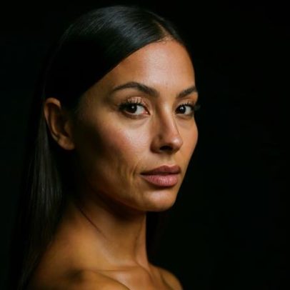 Maya Jama gera reação nas redes com vestido curto