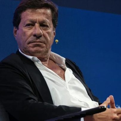 Joaquim de Almeida homenageado por clube de futebol