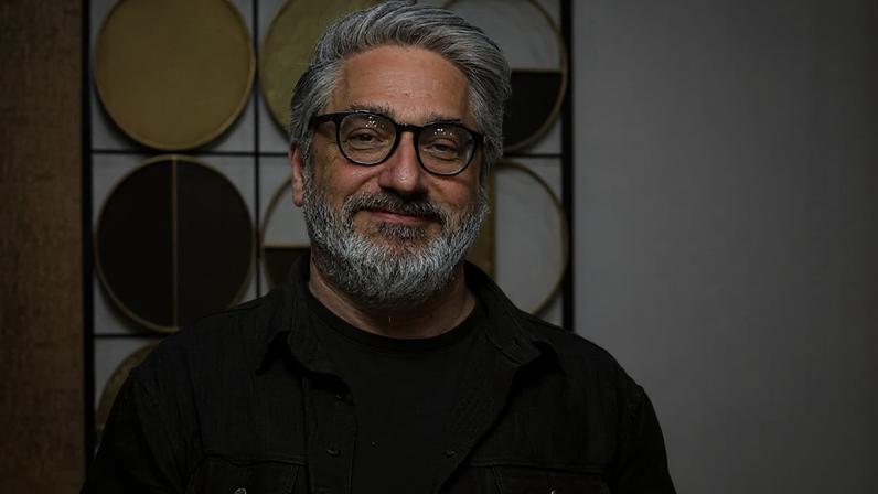 Rádio dedica música de Natal a Nuno Markl e humorista fica em lágrimas