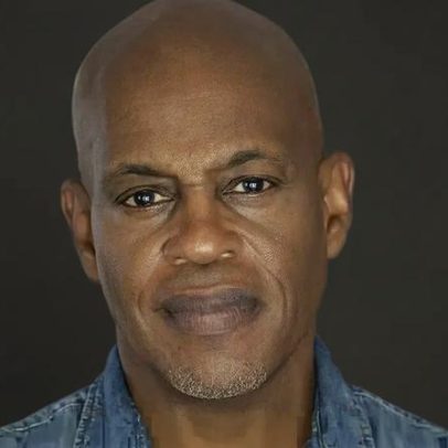 Cantor nomeado aos Grammy é morto a facadas, filho é principal suspeito