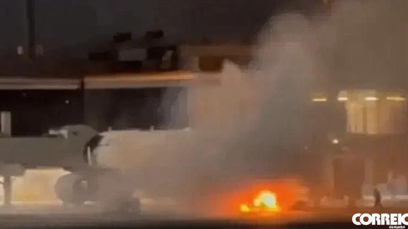 Imagens mostram chamas após incêndio em equipamento de carga num aeroporto em São Paulo