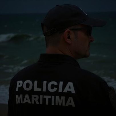 Baleia encalha na Praia do Fontão, Lavra