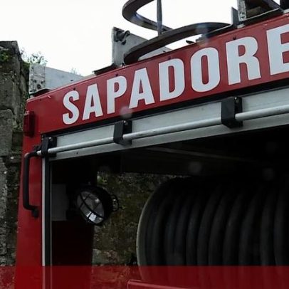 Incêndio deflagra em casa devoluta no Porto