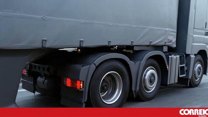 Camionistas portugueses presos em estradas francesas por greve de agricultores