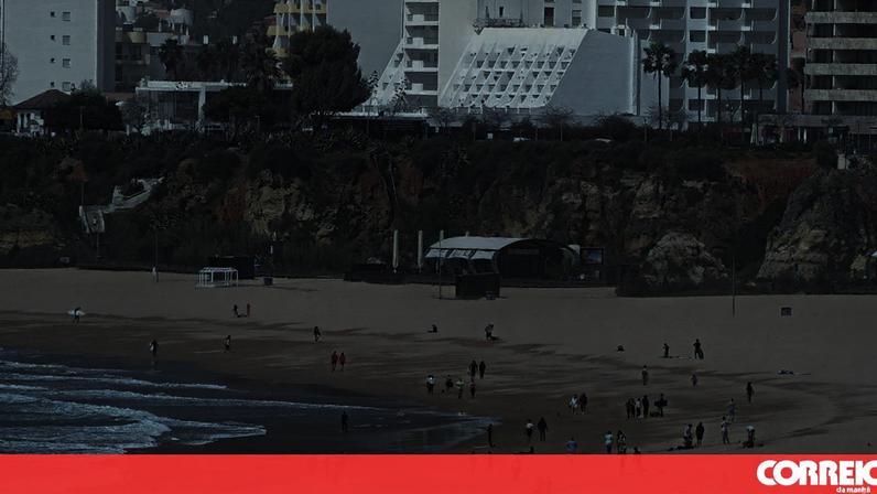 Proteção costeira entre Praia da Rocha e Vau termina em maio