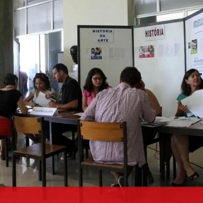 Bolsas do ensino superior podem superar 10 mil euros, estudantes desconfiados
