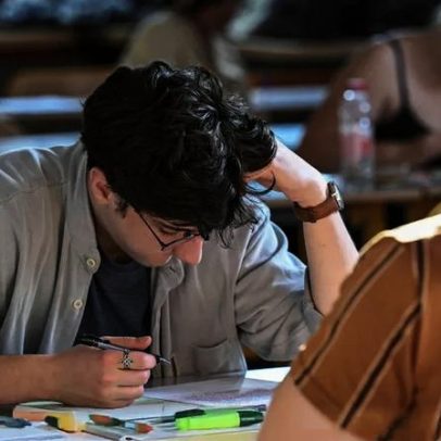 Alunos pobres recebem apoio anual de 1.045 euros ao longo do curso superior