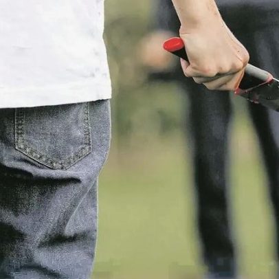 Homem esfaqueado encontrado em casa devoluta