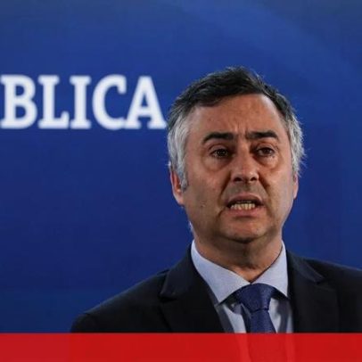 Exige retratação do ministro ou perda de mandato após comentários sobre alunos