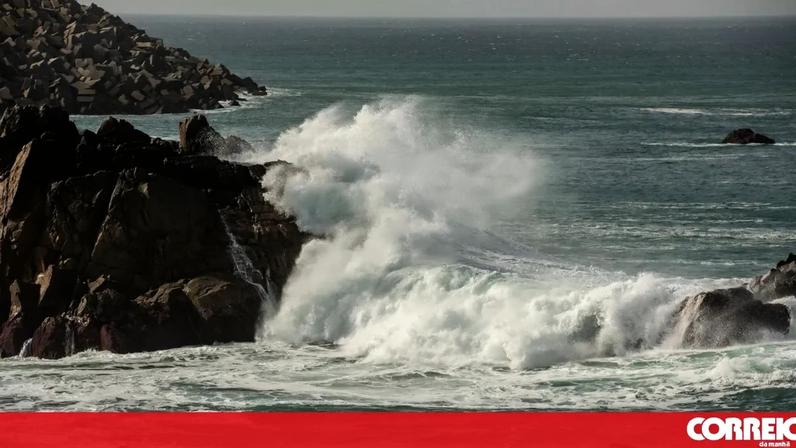 Agitação marítima – FOTO: Luís Guerreiro