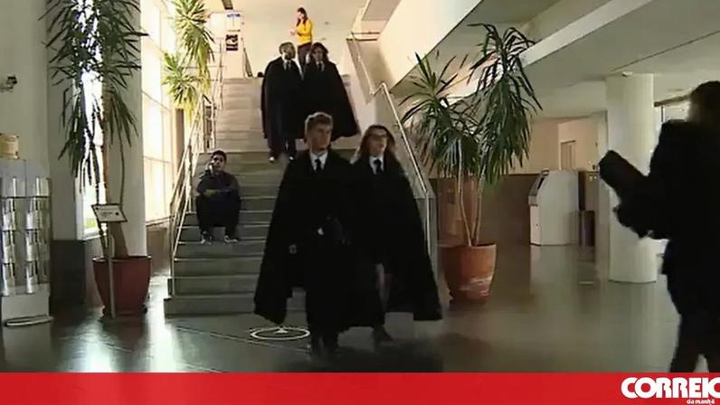 Alunos de todo o país alertam para degradação de residências pela falta de obras