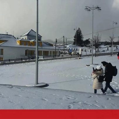 Queda de neve fecha estrada no maciço central da Serra da Estrela