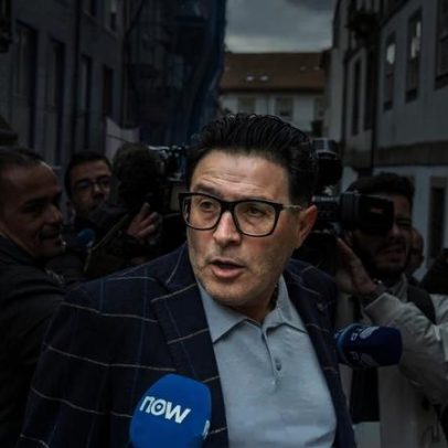 Relatório revela que jogadores dormiam debaixo da bancada
