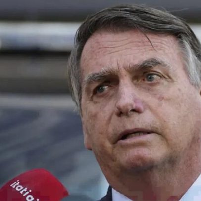 Filho de Bolsonaro lamenta retirada de sanções dos EUA a Moraes