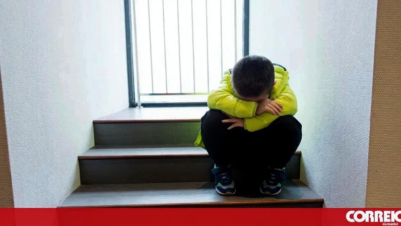 Detida pela PJ por abusar de menino que 'caçou' na Internet