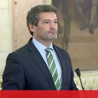Parlamento deverá autorizar Ventura a depor em tribunal sobre cartazes polémicos