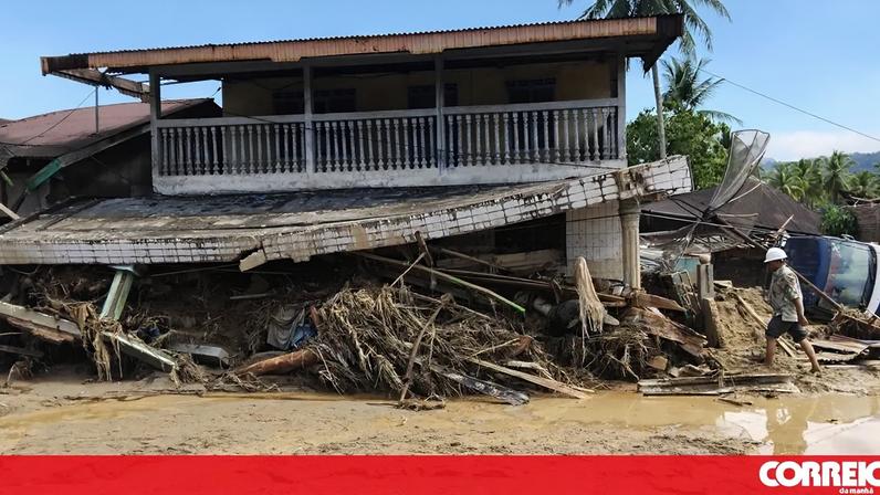 Cheias de há duas semanas fizeram mais de cinco mil feridos e 1,2 milhões de deslocados internos