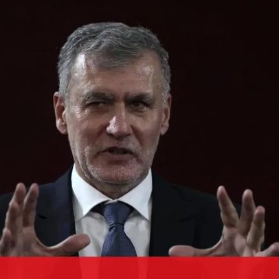 Gouveia e Melo acusa politiquice e afirma que tentam ligá-lo a Sócrates