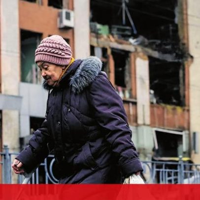 Ucrânia responde a ataques sob fogo, recorrendo a geradores