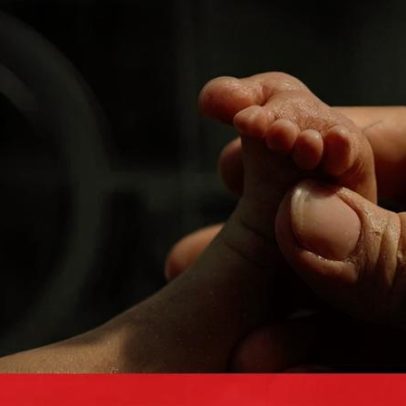 Bebé de 18 meses morre ao colo da mãe que adormeceu durante a amamentação