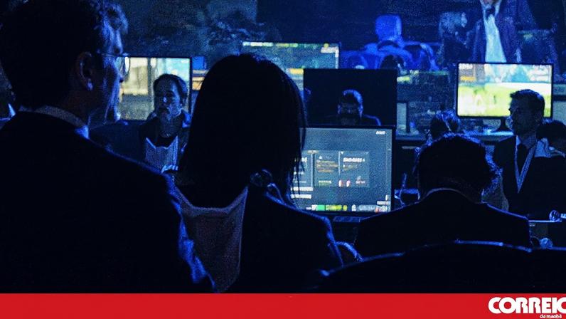 Músicas falsas geradas por IA estão a 'poluir' perfis de artistas reais; FOTO: Simon Skafar/Getty Images