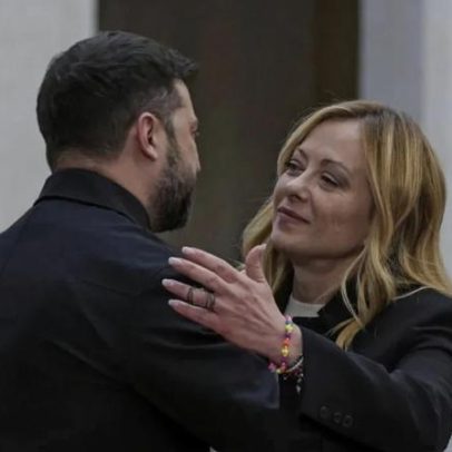 Zelensky afirma que Kiev não cederá territórios