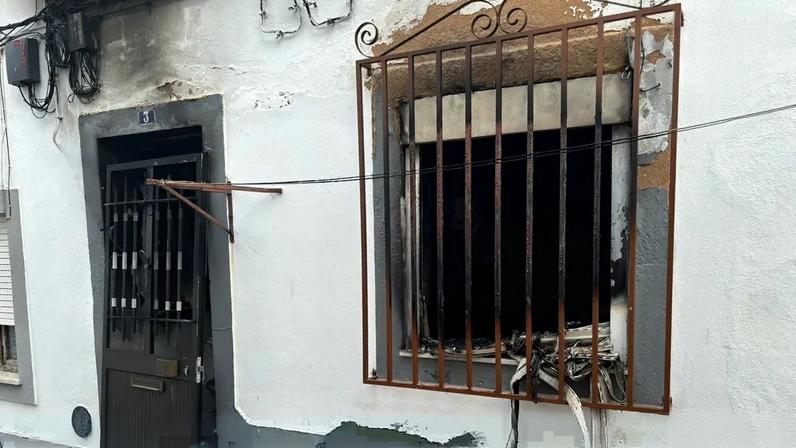 Incêndio em casa no centro histórico de Évora. Uma idosa ficou ferida