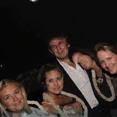 Novas fotos do espólio de Epstein mostram Trump, Clinton e Bill Gates