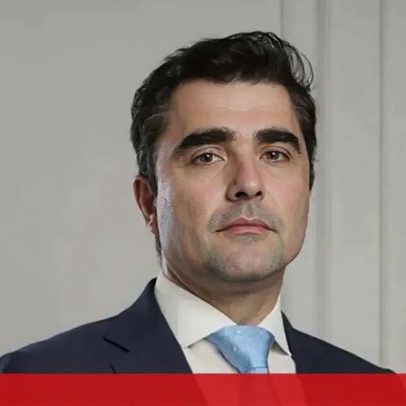 Ex-sócio de antigo adjunto do Ministério da Justiça detido por abusos choca-se com o caso